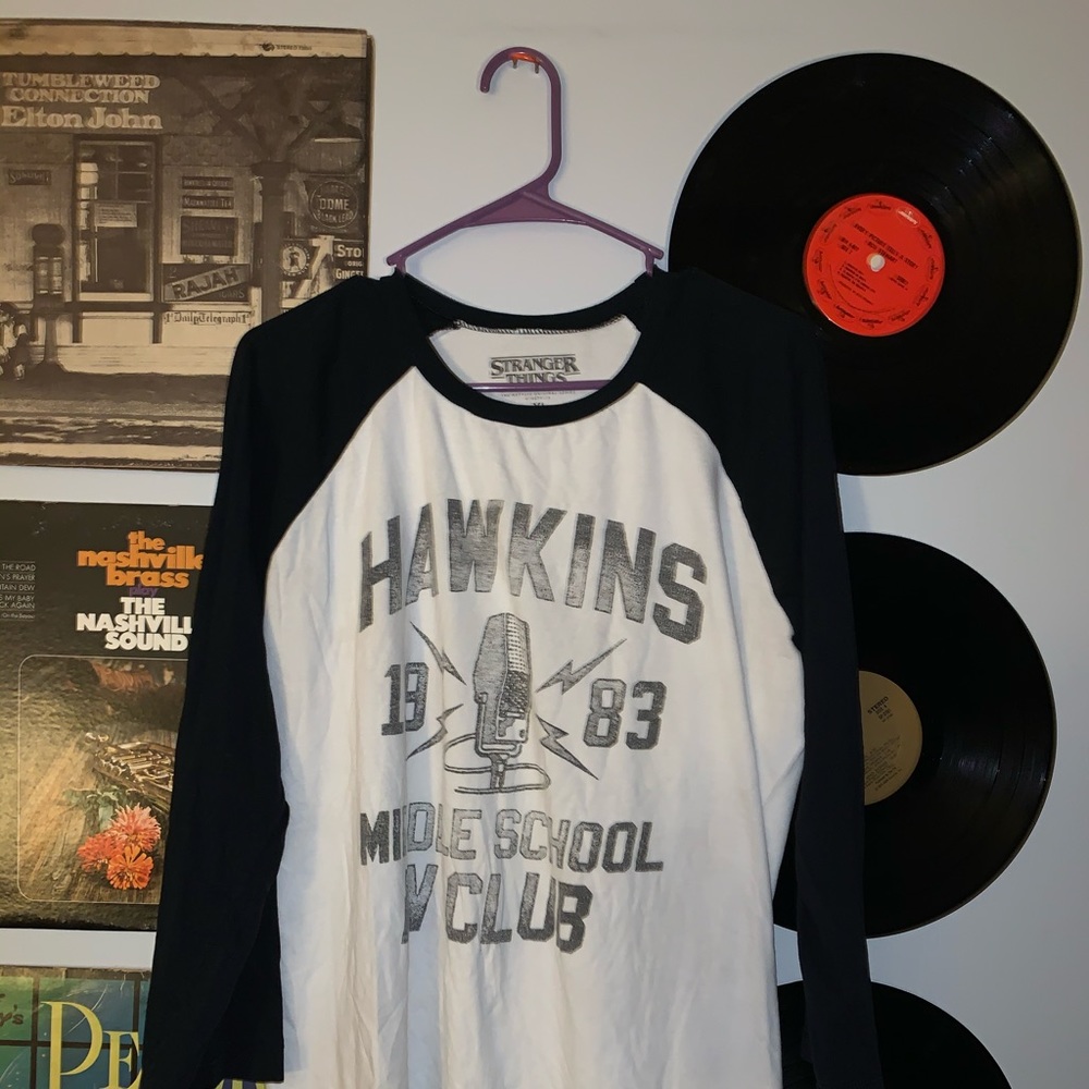 hot topic roomy hawkins stranger things 3/4 sleeve